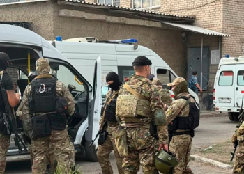 Kriza me pengje në burgun rus përfundon me tetë të vdekur