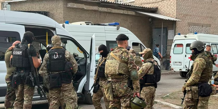 Kriza me pengje në burgun rus përfundon me tetë të vdekur