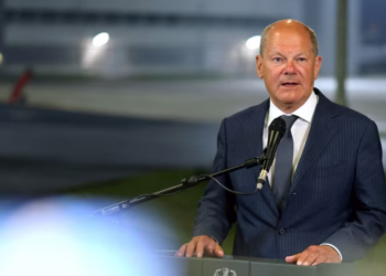 Scholz mbështet deportimin e migrantëve të jashtëligjshëm