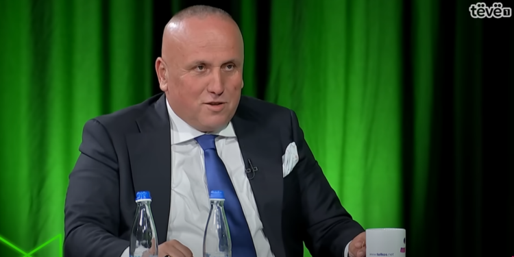 Kulla komenton gjuhën e trupit të shefit të CIA-s me Kurtin e Osmanin