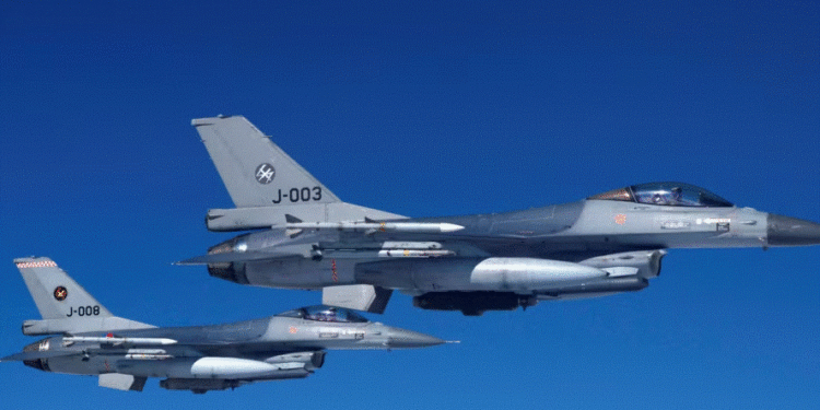 Holanda i jep leje Ukrainës t’i përdorë F16-shat në territorin rus