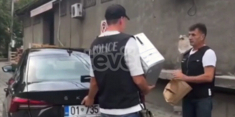 Konfiskohen dokumente dhe pajisje kompjuterike në aksionin në veri