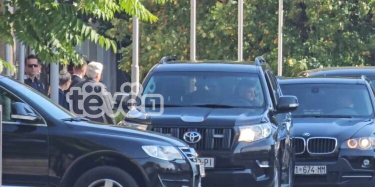 Shefi i CIA-s përfundon takimin me presidenten Osmani