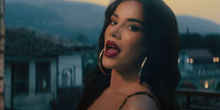 “Folëm pak”, thotë Tayna me këngën e re