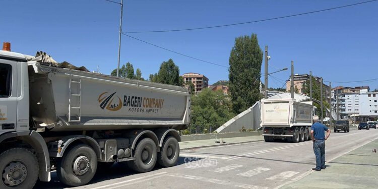 Politologët kundër dialogut për urën në Bruksel