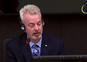 Dëshmon ushtari amerikan në Hagë, të pranishëm përfaqësues të qeverisë amerikane