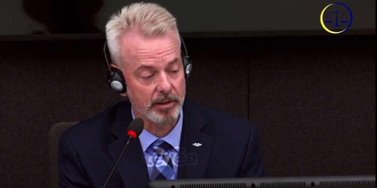 Dëshmon ushtari amerikan në Hagë, të pranishëm përfaqësues të qeverisë amerikane