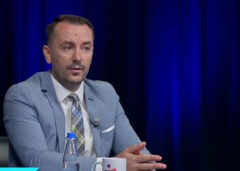Xani kritikon opozitën: Skandaloze me reagu për çështje nacionale vetëm me statuse në Facebook