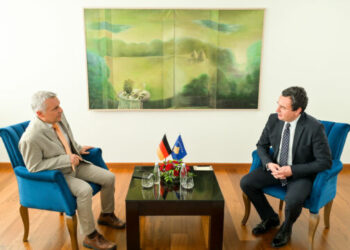 Kurti takohet me ambasadorin e Gjermanisë, flasin për zhvillimet dhe temat aktuale në Kosovë