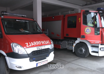 Përfshihet nga zjarri një banesë në Fushë-Kosovë