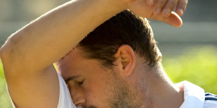 Pse aroma e trupit ndryshon me moshën dhe si ta mbani nën kontroll