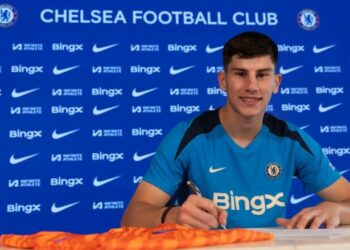 Chelsea nënshkruan me portierin Mike Penders