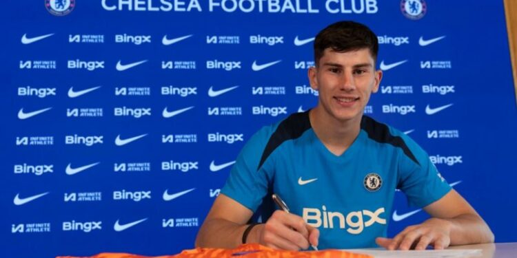 Chelsea nënshkruan me portierin Mike Penders