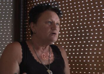 Flet qytetarja serbe që iu thye banesa në Gjakovë