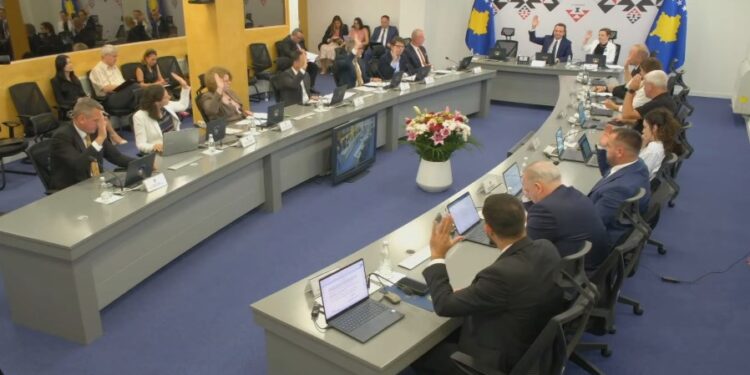 Qeveria merr vendim që paga minimale të rritet në 350 euro bruto