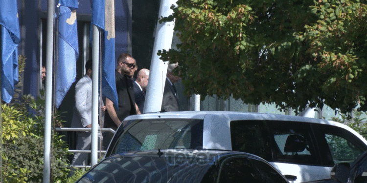 Vlerësohet se vizita e shefit të CIA-s është rikonfirmim i mbështetjes amerikane