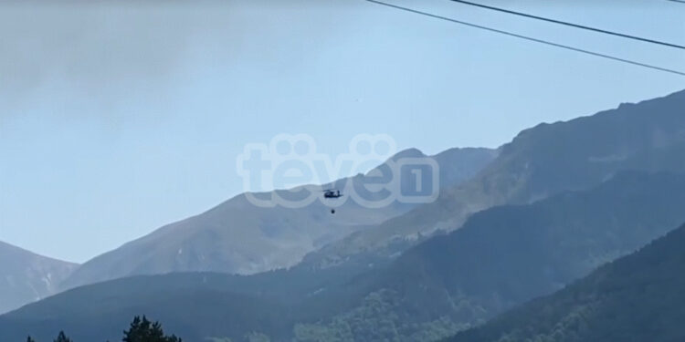 Nis intervenimi i KFOR-it nga ajri për shuarjen e zjarrit në Prevallë