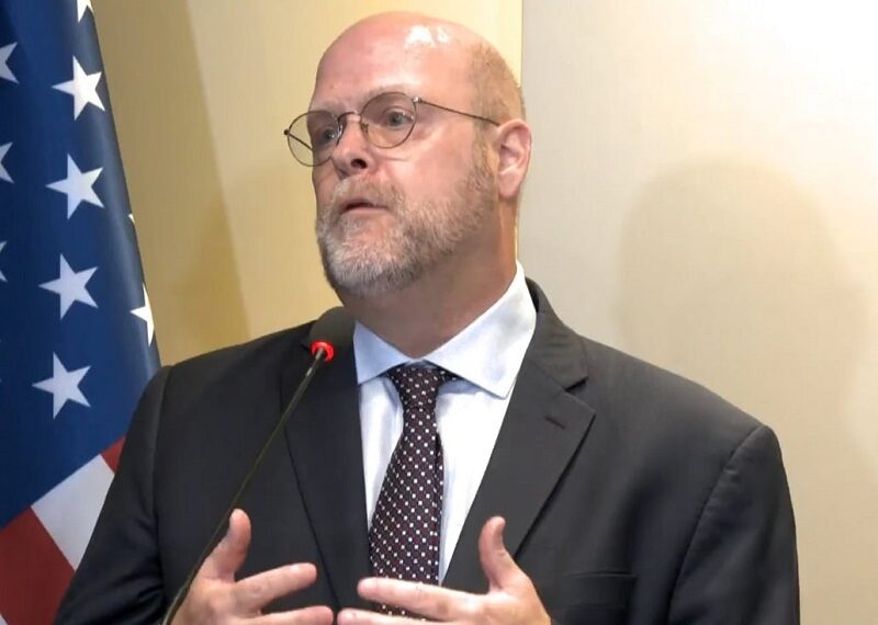 Hovenier: Sfidat me Qeverinë Kurti kanë ndikuar në cilësinë e partneritetit tonë