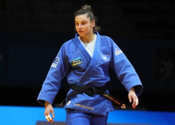 Loriana kalon pengesën e parë me Ippon