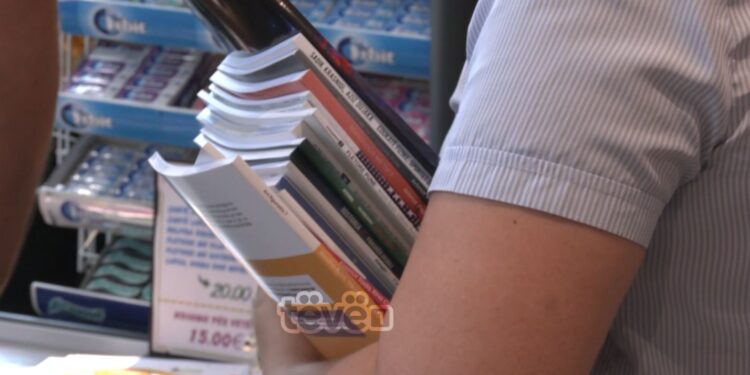 Fillojnë sfidat në sigurimin e teksteve shkollore