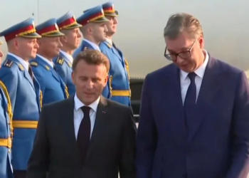 Macroni mbërrin në Serbi