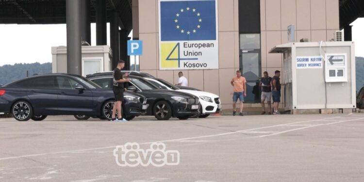 A po paguajnë mërgimtarët për policën kufitare?