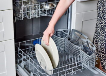 Enët që nuk duhet t’i lani kurrë në pjatalarëse