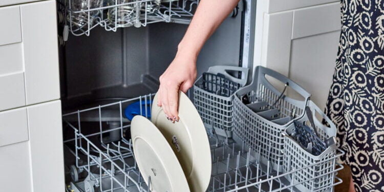 Enët që nuk duhet t’i lani kurrë në pjatalarëse