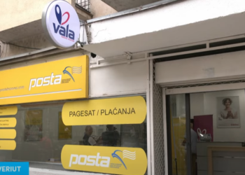 Hapja e degës së Postës së Kosovës në Mitrovicë të  Veriut u përcoll me fishkëllima, protestoi një parti serbe