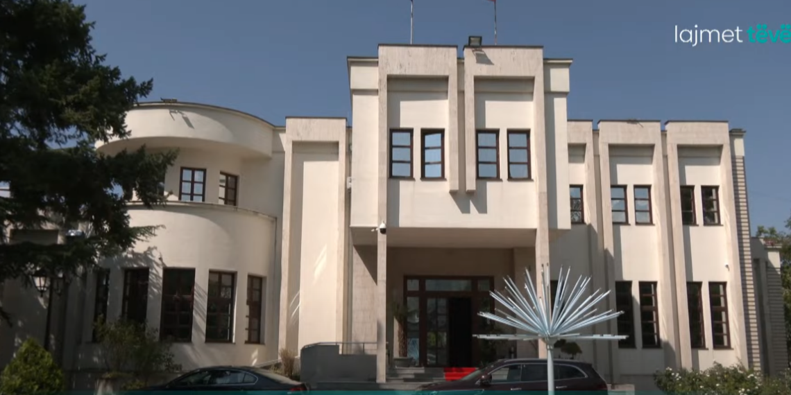 Prizreni që tri vite pa nënkryetar të komuniteteve