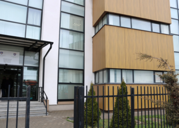 Tre persona akuzohen se mashtruan për punësim në bazat ushtarake amerikane, përfituan 80 mijë euro