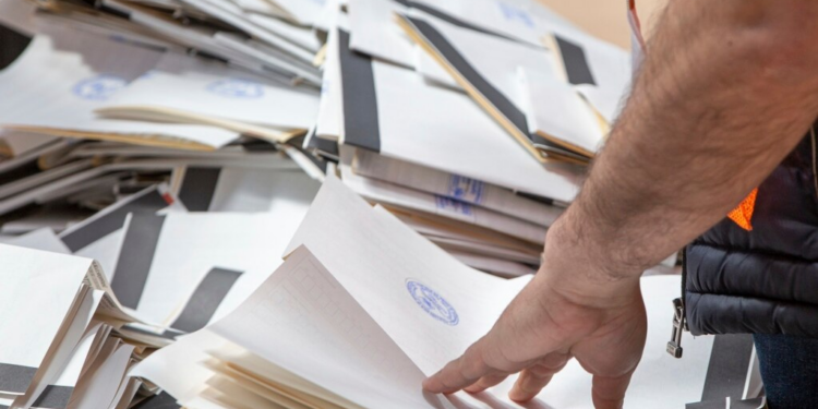 Vangjel Tavo fiton zgjedhjet në Himarë