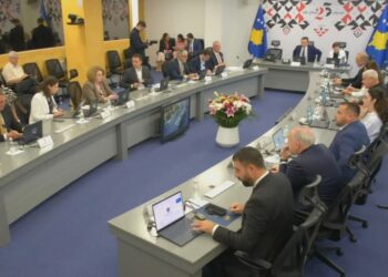 Qeveria shqyrton propozimin e ri: Paga minimale 350 euro bruto