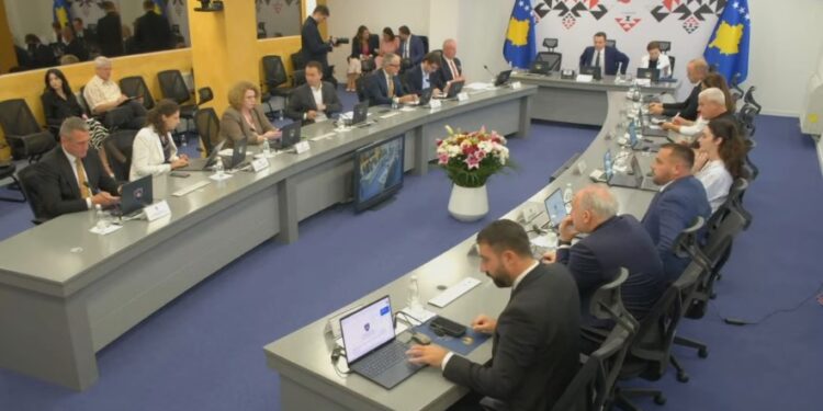 Qeveria shqyrton propozimin e ri: Paga minimale 350 euro bruto