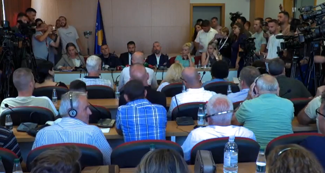 Krasniqi para serbëve në veri: Është absurde që Ura e Ibrit të mbahet e mbyllur