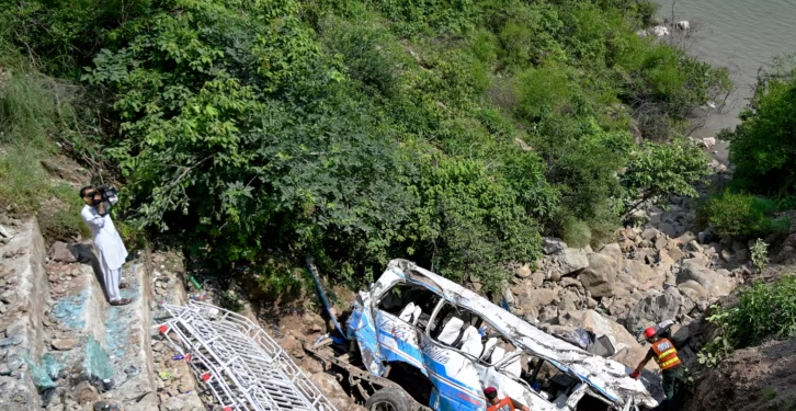 Së paku 35 të vdekur në dy aksidente të ndara në Pakistan