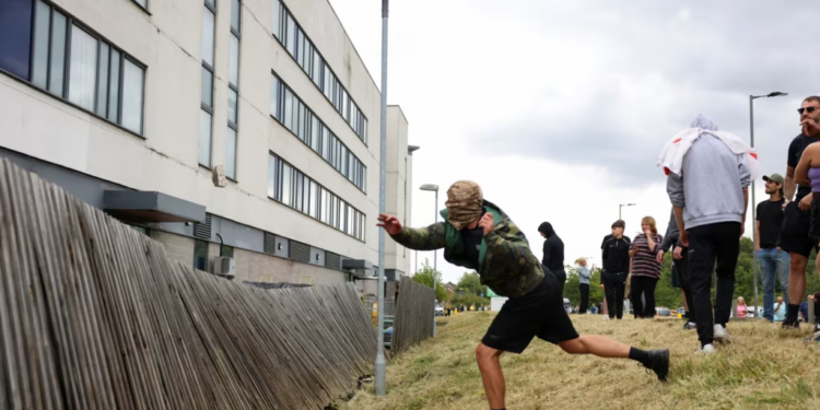 Policia britanike përgatitet për protesta të reja antimyslimane