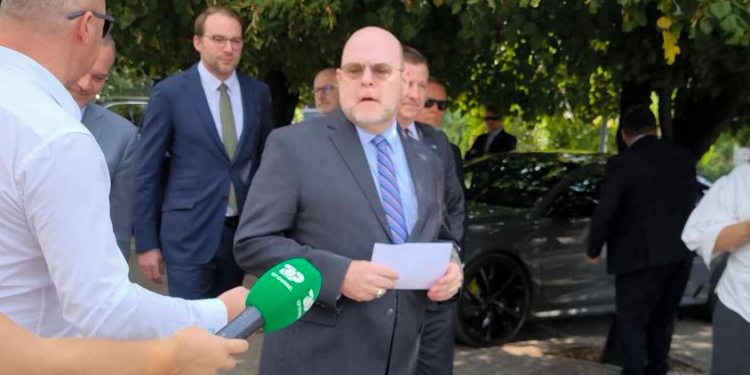 Hovenier: S’e përkrahim asnjë ndërrim të statusit të Urës së Ibrit