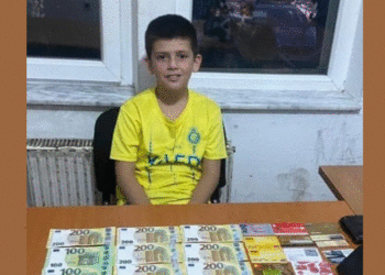 12-vjeçari nga Skenderaj e gjen kuletën me 2500 euro, e dorëzon në polici