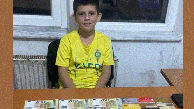 12-vjeçari nga Skenderaj e gjen kuletën me 2500 euro, e dorëzon në polici