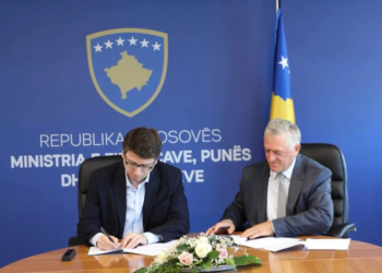 MF-ja e KEK-u nënshkruan dy marrëveshje mbi 60 milionëshe për energji solare