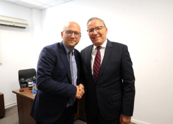 Hamza takohet me Sarrazin, diskutojnë për zhvillimet në vend dhe në rajon