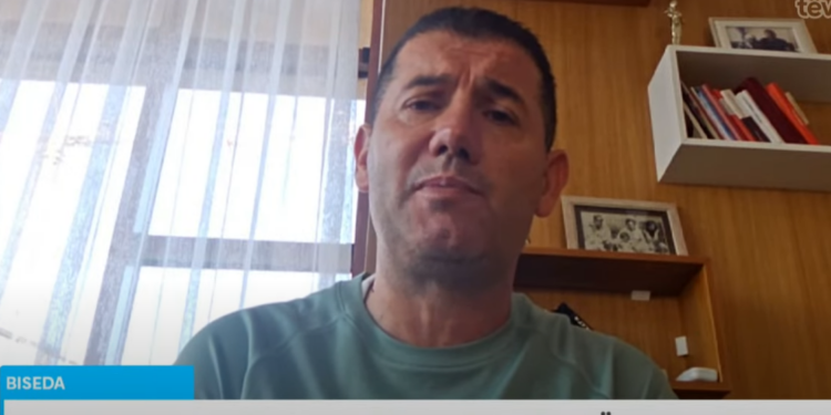 Smakiqi: Largimi i Emmerson për fajin e Qeverisë