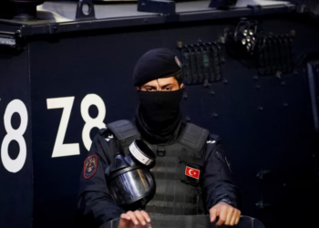 Turqia arrestoi mbi 100 anëtarë të dyshuar të IS-it