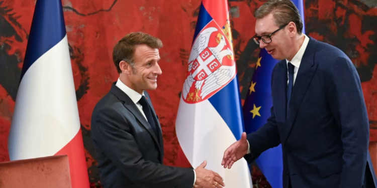 Serbia nënshkruan marrëveshje me Francën për blerjen e avionëve luftarakë Rafale