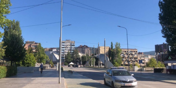 Pjesëtarë të EULEX-it e KFOR-it vendosen mbi objektet afër urës së Ibrit