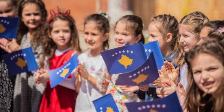 Osmani uron nxënësit për fillimin e vitit të ri shkllor