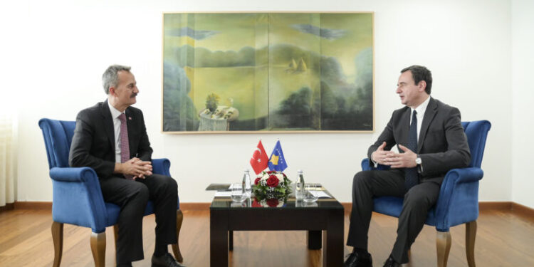 Kurti: Kosova do të vazhdojë blerjen e pajisjeve ushtarake nga Turqia