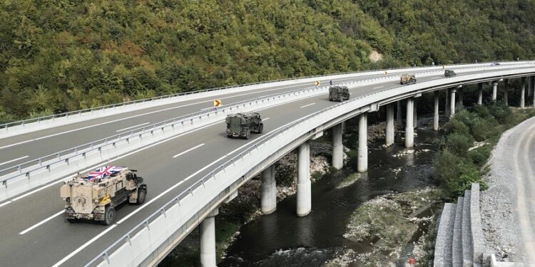 Dalin fotografitë nga lëvizja e Forcave Rezervë Britanike nëpër Kosovë