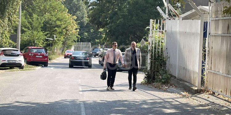 Dy ish-nënkryetarët e komunave paralele serbe intervistohen sot në stacionin policor në veri